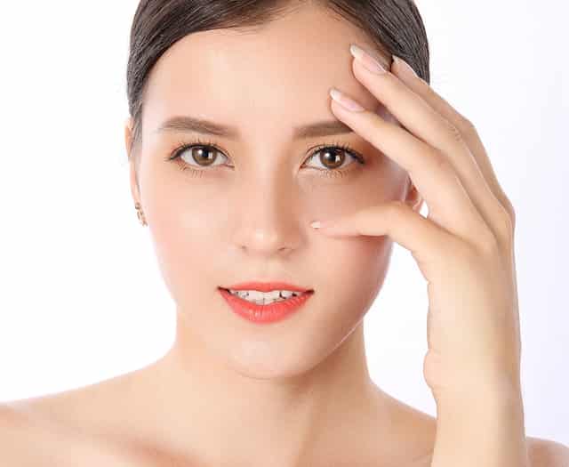 左眼看得特别清晰右眼特别模糊